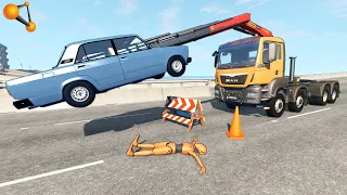 ДАЛЬНОБОЙЩИК ЗАБЫЛ УБРАТЬ СТРЕЛУ КРАНА! ПРОШИЛ САЛОН НАСКВОЗЬ | BeamNG.drive