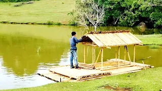 Membangun Rumah Rakit Bambu di Atas Air: Nikmati hasil memancing ikan diatas rumah rakit