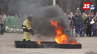 Лучших пожарных Вологодской области наградили в честь профессионального праздника