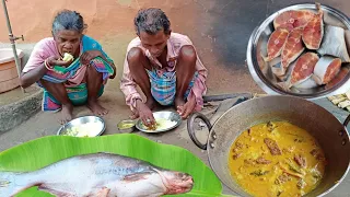 old poor grandma & grandpa cooking SEA FISH CURRY with cauliflower for dinner and eating with rice