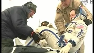 Raw: Soyuz With 3 Crew Members Lands