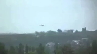 ЭКСКЛЮЗИВ Славянск штурм города  Вертолёт наносит ракетный удар по городу