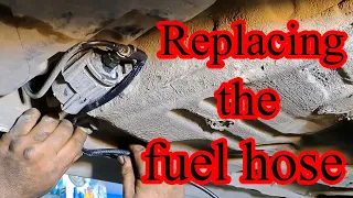 How to replace the fuel line hose
