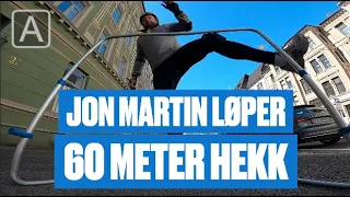 Jon Martin løper 60 meter hekk