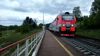 3ЭС5К-147 "Ермак" с контейнерным поездом проезжает о.п.Заречье.
