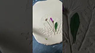 How I press flowers and leaves into clay to create a ceramic dish #vuvuceramics #ceramics #pottery