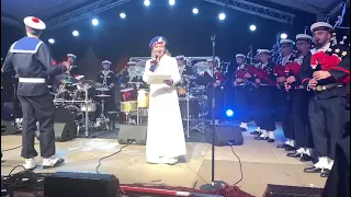 mardi 12 Avril 2022 à Sète, Nathalie chante La ballade irlandaise avec le Bagad de Lann Bihoué