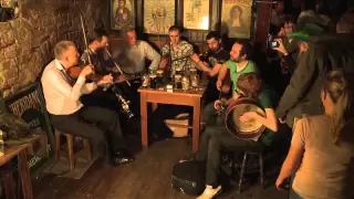 St. Patrick's Day in Dublin - 'Black is the Colour':Traditional Irish Music from LiveTrad.com