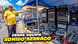 He sells all his things on the street sonido berraco