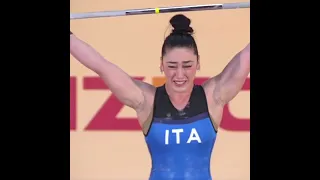 Giulia Miserendino emotional 110 kg snatch for a HUGE PR at worlds #weightlifting