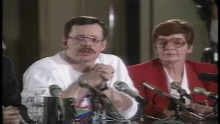 KCCI archives: Hostage Terry Anderson speaks at news conference, hugs former colleague Kevin Cooney