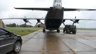 Самолет Ан-12  запуск двигателей