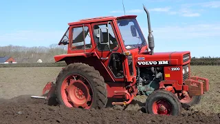 Volvo BM 2200 Ploughing w/ 2-Furrow Plough at big Volvo BM Event | Agriculture Denmark