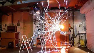 Long pulse DRSSTC 6.4ms on time. (Unchained) Tesla coil