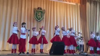 Зразковий музичний театр "Кольорові парасольки" пісня "Рушничок"