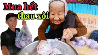 Mua hết thau xôi giúp bà cụ trong ngày mưa bão - TÂM RÒM VLOG