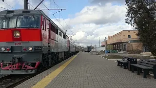 Прибытие тепловоза ТЭП70-0247 с поездом 79/80 Калининград Санкт-Петербург