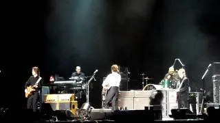 And I Love Her - Paul en Buenos Aires, Argentina (Estadio River Plate, 11-11-2010).MP4