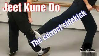 Jeet Kune Do - The Correct Sidekick VS The Flashy Sidekick