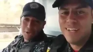 Policías Nacionales en la chichi turbo.
