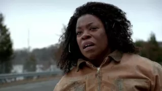 Rosa escapes from prison and kills Vee (Orange Is The New Black, Season 2)