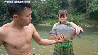 Primitive Life: Skills Find and Catch Big Fish in Mud Water - Survival Cooking Fish Delicious