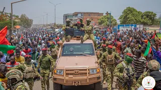 Le Capitaine Ibrahim Traoré accueilli par une foule en liesse à Bobo-Dioulasso et à Houndé