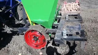 Трактор Lovol tl 244 саджаємо картоплю