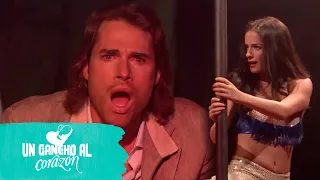Un gancho al corazón: ¡Mauricio descubre a Valentina bailando en un table dance! | C-44 | tlnovelas