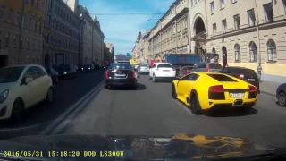 Lamborghini Murcielago в пробке в сторону Садовой