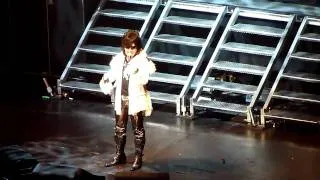 [fancam] 100925 Toshi being *funny* and talking before Encore @ The Wiltern Theater