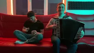 Чеченская песня «Малика» на гармошке.