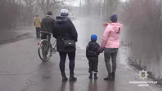 На Сумщині поліція допомагає долати людям стихійне лихо