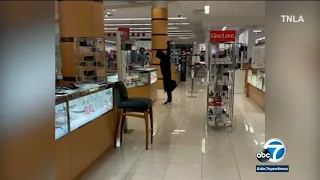 Smash-and-grab thief targets Macy's store at Simi Valley mall