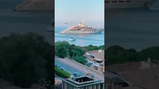 A helicopter landing on mega yacht ‘DILBAR’. 🛥