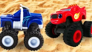 Вспыш и чудо-машинки играют в песочнице — Развивающие игры для самых маленьких с машинками