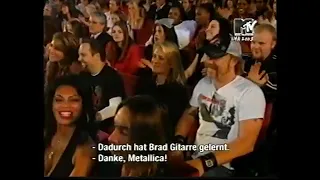 Metallica gets a bit of cringe(embarassed) after Chester Bennington's scream :D