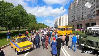Парад ретро автомобилей в Санкт-Петербурге