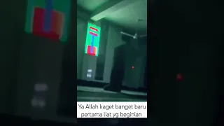 Sosok Jin Sedang Sholat di Masjid #shorts