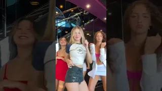 JULIA MAZZOCCO E SUA AMIGAS DANÇANDO | FUNK TIKTOK 💙#shorts