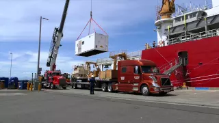 Science Van Loading for 2015 US Arctic GEOTRACES