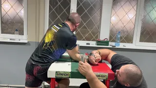 Bozhidar Simeonov vs Georgi Tsvetkov heavy armwrestling sparring