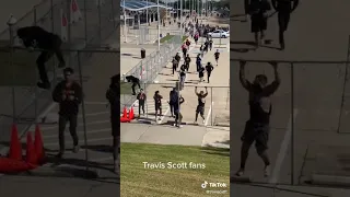 Astroworld Festival Travis Scott fans breaking the fence