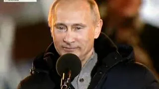 Путин плачет во время выступления на Манежной площади.