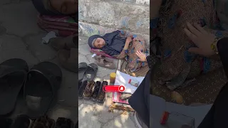 Meet samira..a beautiful girl who was begging and studying at the same time.