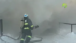 В Новом Уренгое загорелся частный жилой дом