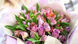 Букет из 25 сиреневых роз (Кения) Standart и 7 розовых альстромерий