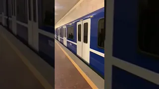 Видеофакт: Stadler в минском метро -  " Не слышно колёс"