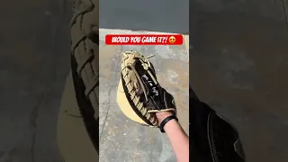 Where the lefties?! 👀 this 44 Pro left-handed catcher’s mitt