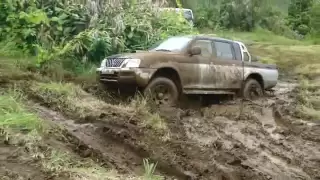 HILUX vs L200